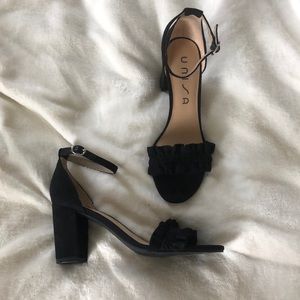 Black heels with ruffle detail - NEVER WORN